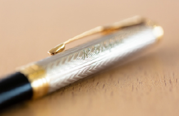 お気に入りのワインと愛するサガン鳥栖グッズと、「私を突き動かす思い出の品」